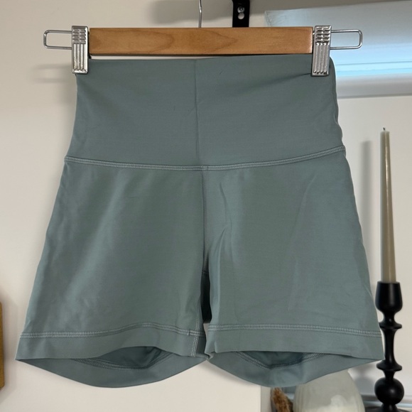lululemon athletica Pants - Lululemon Wunder Train Contour Fit High-Rise Short 4" NEW